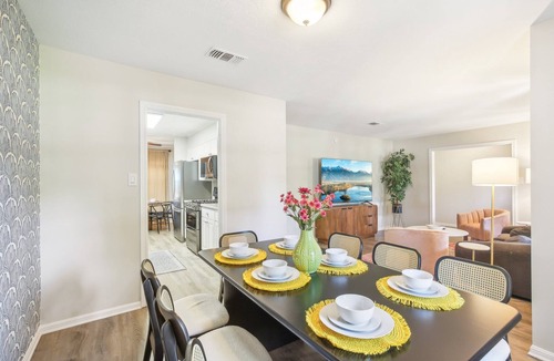 College Station House | 7Min to Texas A&M Cozy 7 Beds, w/Billiards & Firepit Oasis