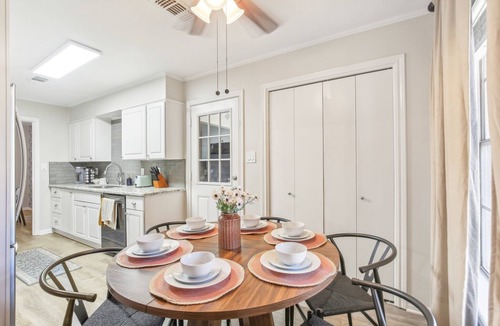 College Station House | 7Min to Texas A&M Cozy 7 Beds, w/Billiards & Firepit Oasis