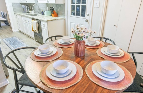 College Station House | 7Min to Texas A&M Cozy 7 Beds, w/Billiards & Firepit Oasis