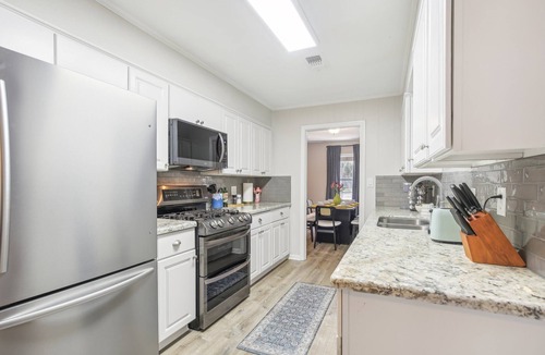 College Station House | 7Min to Texas A&M Cozy 7 Beds, w/Billiards & Firepit Oasis