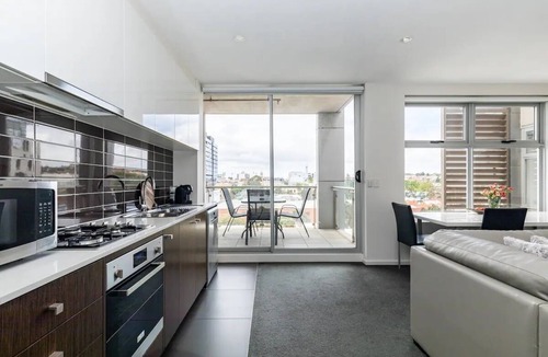 Geelong Apartment | 7th Floor Apartment, Waterfront Location