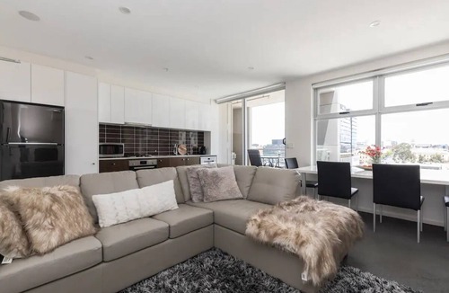 Geelong Apartment | 7th Floor Apartment, Waterfront Location