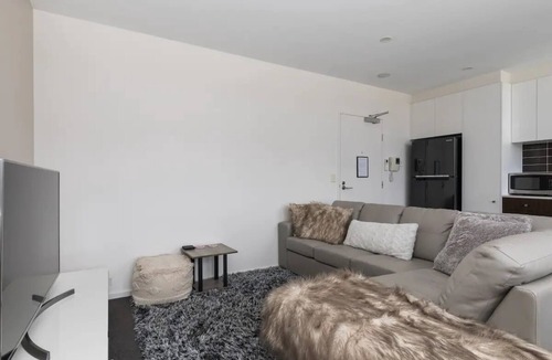 Geelong Apartment | 7th Floor Apartment, Waterfront Location