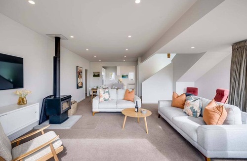 Bluff Hill House | 7th Heaven - spa & pool - close to Napier CBD