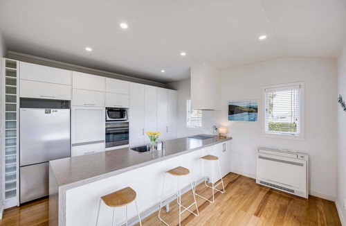 Bluff Hill House | 7th Heaven - spa & pool - close to Napier CBD