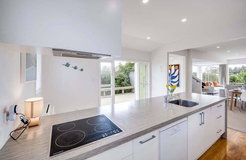 Bluff Hill House | 7th Heaven - spa & pool - close to Napier CBD