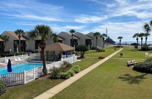 Avalon Beach Estates House | 7TH NIGHT FREE ON SELECT WEEKS ~ BEACH SERVICE INCLUDED WITH BOOKING