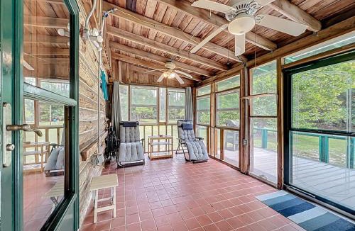 High Springs House | 8,5 Acre Hideaway with Pool, Pet Friendly Retreat