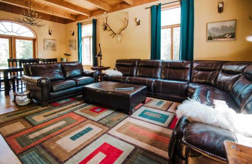 Cle Elum House | 8-Acre ‘Big House Lodge’ in Cle Elum w/Hot Tub