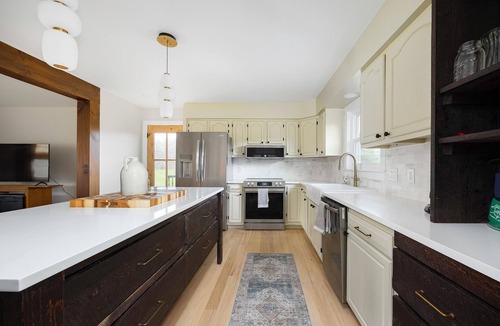 Old Chatham House | 8 Acre Estate w Hot Tub, Deck, Fire Pit & Views!