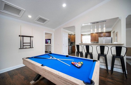 Sunbeam House | ~8-Ball Abode Sleeps 8 Pool Basin & Pool Table~