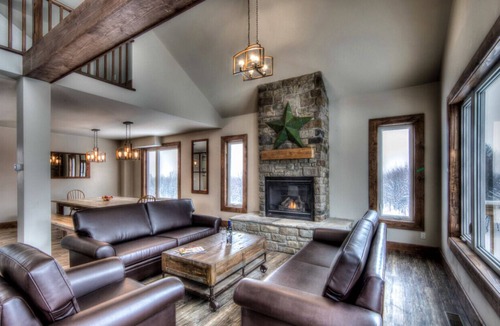 The Blue Mountains Cottage | 8 bdrm STUNNING LUXURY Blue Mountain Chalet 6.5 bath