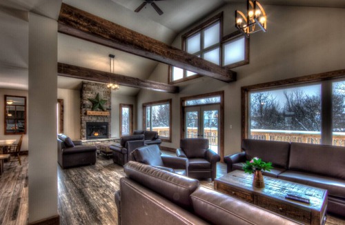 The Blue Mountains Cottage | 8 bdrm STUNNING LUXURY Blue Mountain Chalet 6.5 bath