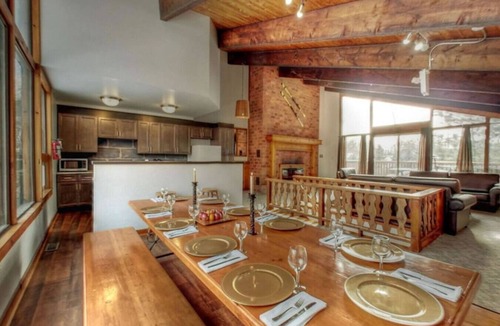 The Blue Mountains Cottage | 8 bdrm@TyroleanVillage/Hot Tub/Sauna/Petfriendly
