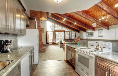 The Blue Mountains Cottage | 8 bdrm@TyroleanVillage/Hot Tub/Sauna/Petfriendly