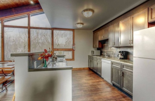 The Blue Mountains Cottage | 8 bdrm@TyroleanVillage/Hot Tub/Sauna/Petfriendly