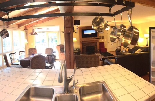 Lookout Mountain House | 8 Bdrm🏆35ppl Hotub,Pool,Pond, 9miles Chatt