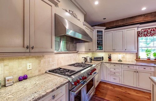 Muskoka Lakes Cottage | 8 bed 5 bath cottage on Lake Muskoka, 9 acres!