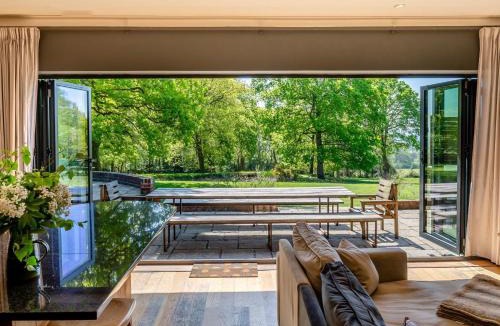 Crowborough House | 8 Bed in Crowborough 92858