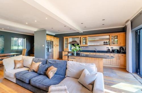 Crowborough House | 8 Bed in Crowborough 92858