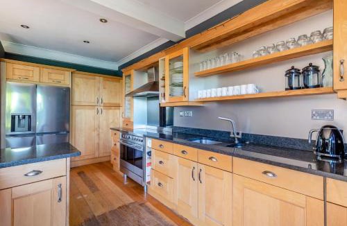 Crowborough House | 8 Bed in Crowborough 92858