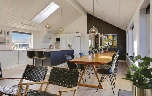Thisted House | 8 Bedroom Awesome Home In Thisted
