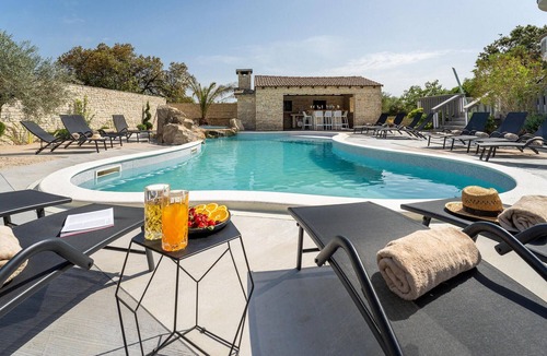 Zaton House | 8 bedroom beautiful home in Zaton