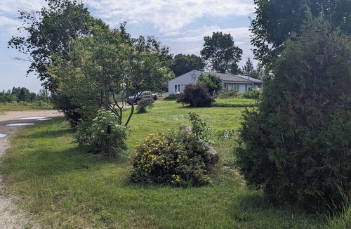 Ragueneau House | 8-bedroom bungalow in Ragueneau on a large estate with a view