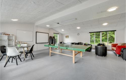 Henne House | 8 Bedroom Cozy Home In Henne
