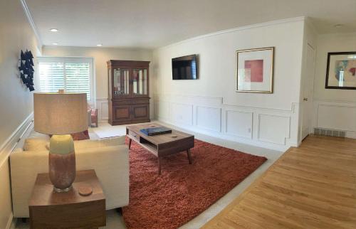 Sandy House | 8-Bedroom Home Near the Foot of the Rocky Mountains