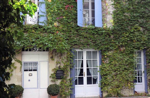 Villepinte House | 8-bedroom house perfect for big families or large groups