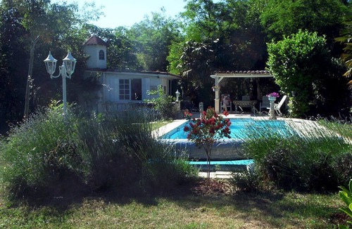 Villepinte House | 8-bedroom house perfect for big families or large groups