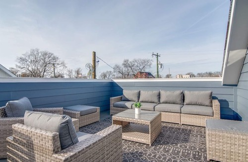 Hope Gardens House | 8 bedrooms! Great location! Brand new! Sleeps 24!