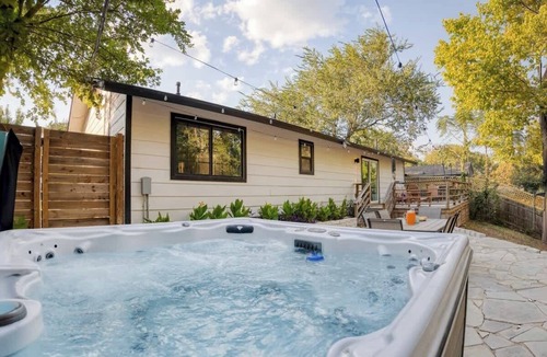 Parker Lane House | 8 Beds | Pool | Hottub | Large Backyard Oasis