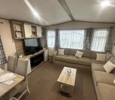 Selsey House | 8 Birth Holiday Home