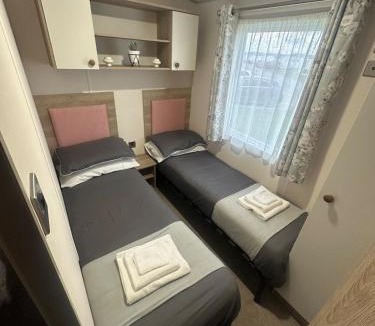 Selsey House | 8 Birth Holiday Home