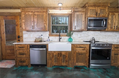 Octavia Cabin | 8 BR sleeps 29 river front *private island* pool tables
