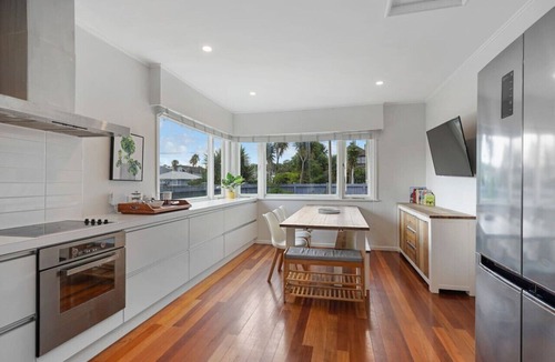 Eastern Beach House | 8 Eastern Beach Road, Eastern Beach, Auckland 2012