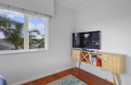 Eastern Beach House | 8 Eastern Beach Road, Eastern Beach, Auckland 2012