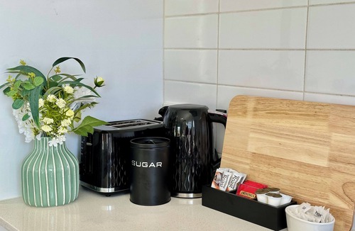 Brookfield House | 8-Guest Accommodation with Kids' Room