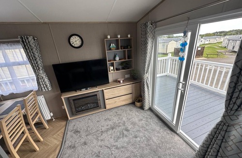 Cayton Bay Cabin | 8 Guests - Pets accepted - Seaglass Cayton Bay