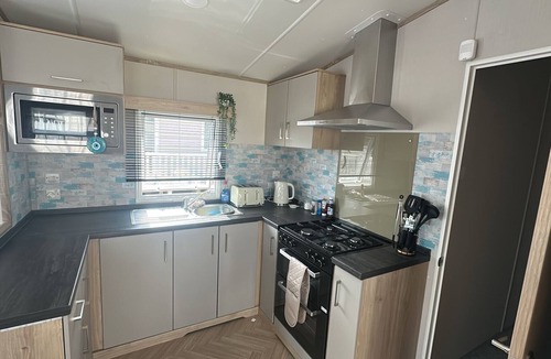 Cayton Bay Cabin | 8 Guests - Pets accepted - Seaglass Cayton Bay