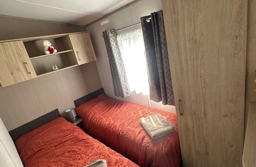 Cayton Bay Cabin | 8 Guests - Pets accepted - Seaglass Cayton Bay