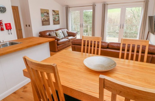 Looe House | 8 Lake View