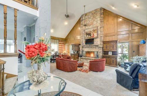 Ederville House | 8 Mi Dallas Stadium! Fort Worth Home w/Pool