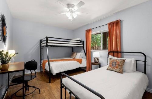 West San Antonio House | 8 mi Lackland AFB BMT HotTub Game Room Bocce Ball