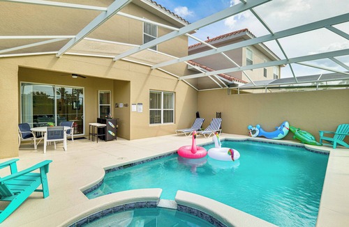 Tuscan Hills Villa | 8 Mi to Disney! 'Paradise Found Villa' w/Games