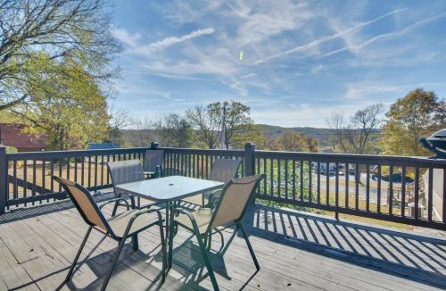 Lampe House | 8 Mi to Dogwood Canyon: Cozy Cabin w/Deck