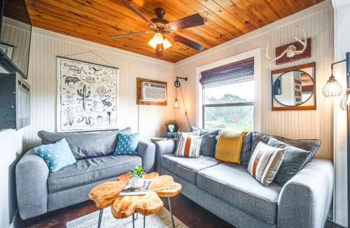 San Marcos House | 8 Mi to Dtwn Wimberley: Cabin Retreat on 5 Acres!