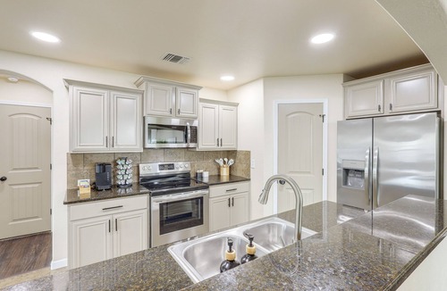 Killeen House | 8 Mi to Fort Cavazos! Modern Home w/Fire Pit